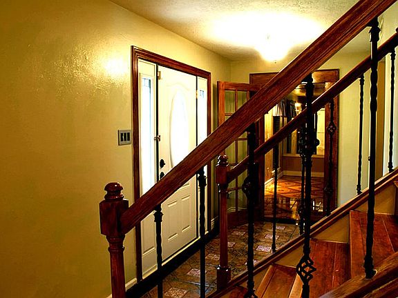 4th image of 8319 Town Creek Dr
