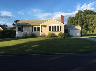 33 Redwood Dr, Providence, RI 02908