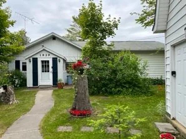 1929 Shore Dr, Saint Ignace, MI 49781