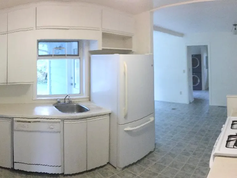 2326 127a St — Photo 7