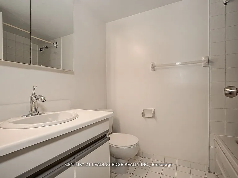 1001 Bay St #514 — Photo 25