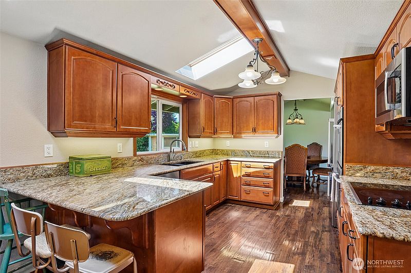 4th image of 3922 180th Street E