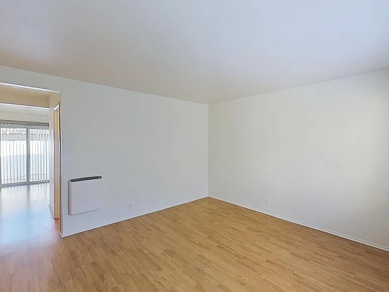 8 Albany — Photo 2