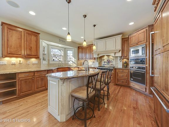 4th image of 320 W Winthrop Ave