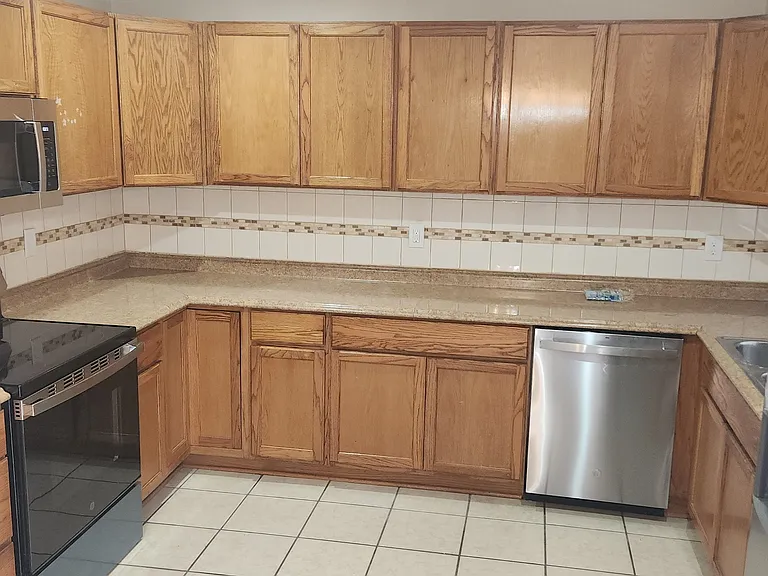 205 Harbor Dr — Photo 9