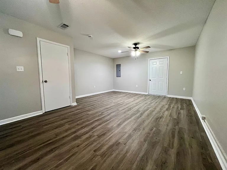 905 Brett Dr #E — Photo 8