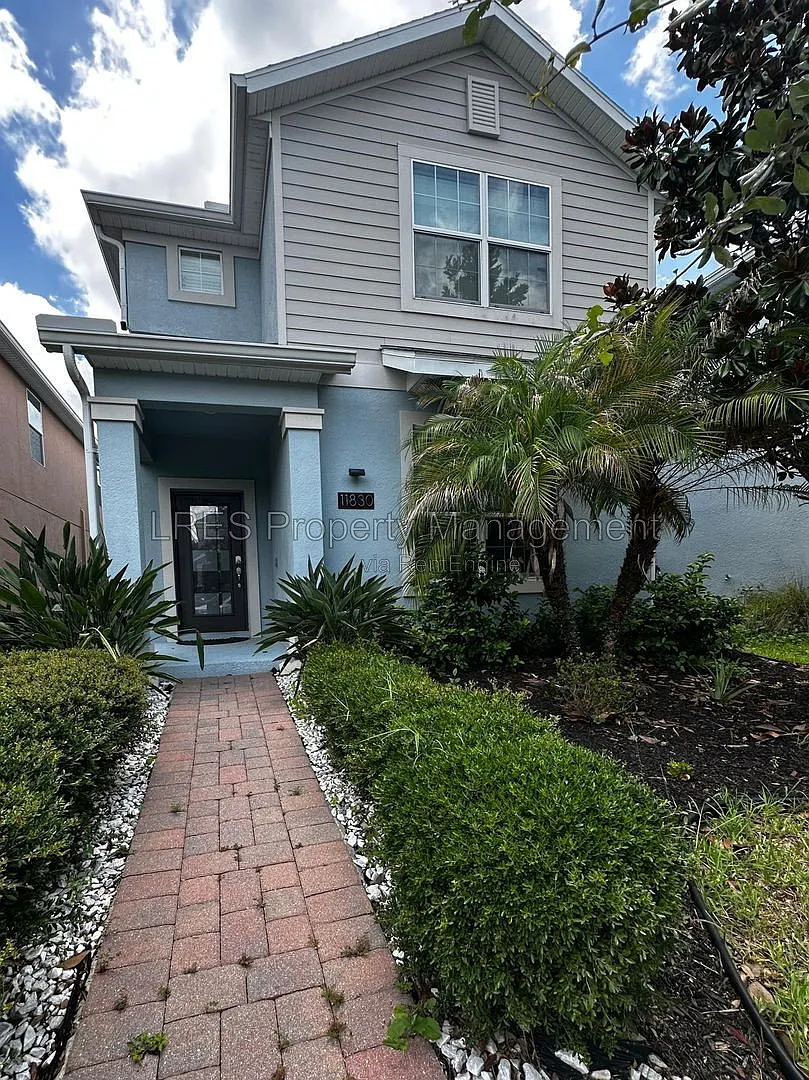 4 bed, 3.5 bath, 2600 sqft, $3,195 — Photo 1