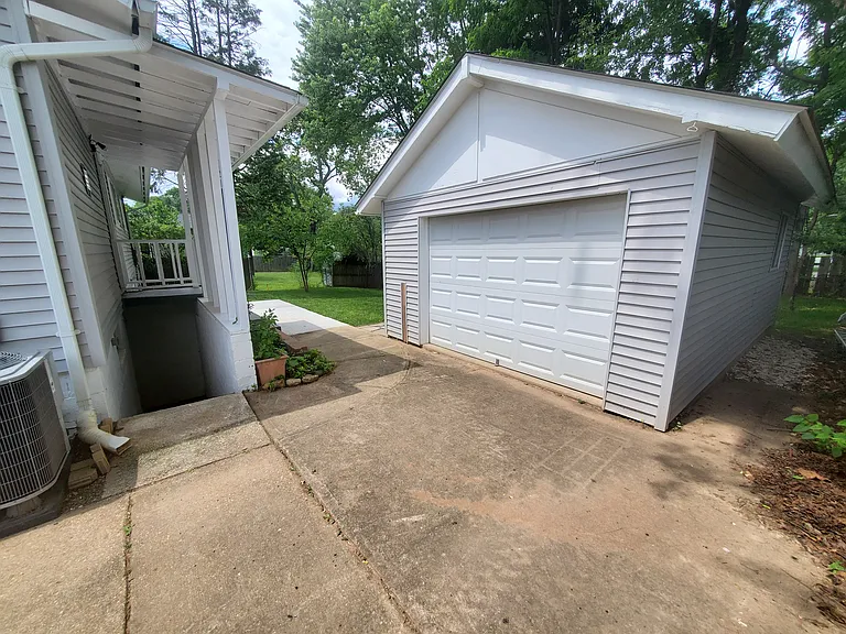 10204 Rodgers Rd — Photo 14