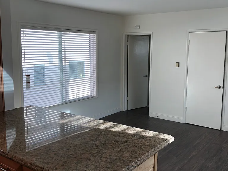 5439 Russell Ave #6 — Photo 17