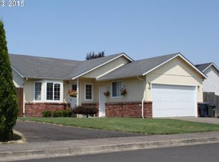 888 S 37th Pl, Springfield, OR 97478