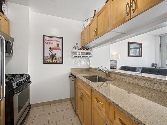 3rd image of 250 E 30th St APT 5D