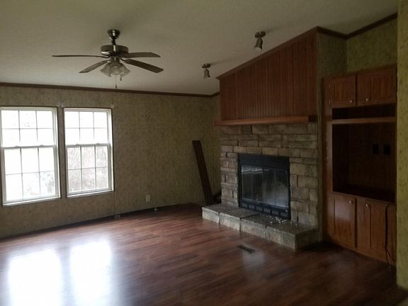3rd image of 143 Big Valley Dr