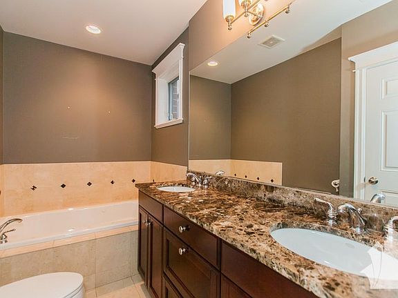 4th image of 3841 N Southport Ave #4W