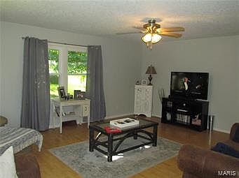 3rd image of 140 S Bend Dr