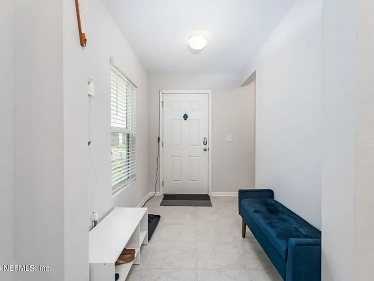 581 Meadow Ridge Dr — Photo 3