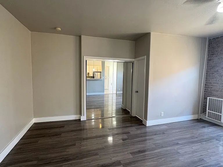 250 N Kenmore Ave #203 — Photo 9
