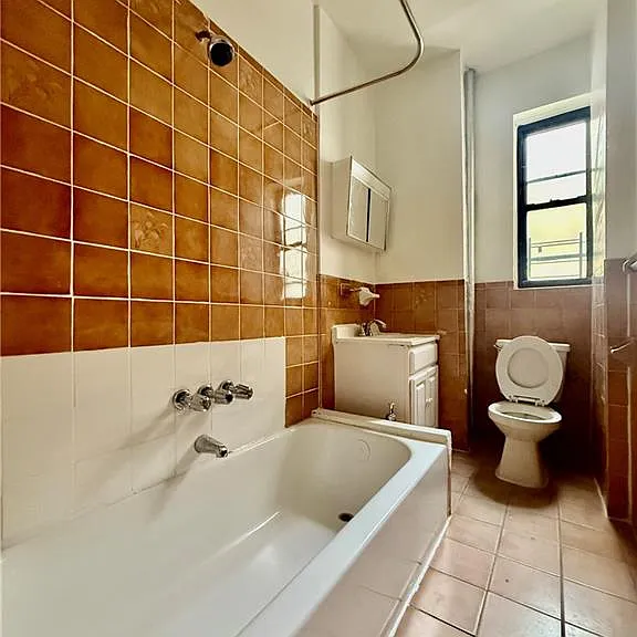 1402 W 4th St #D16 — Photo 8