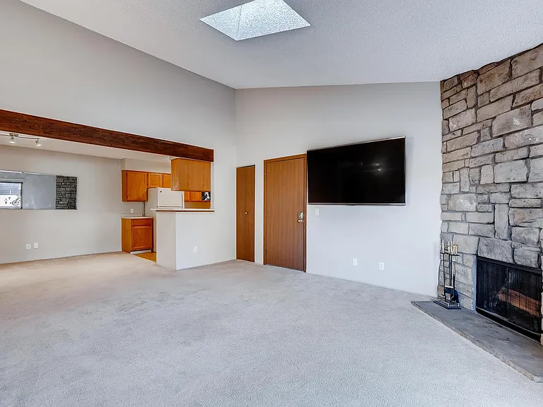 205 Wright St #301 — Photo 2