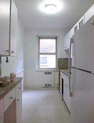 3rd image of 1820 E 13th St APT 2E