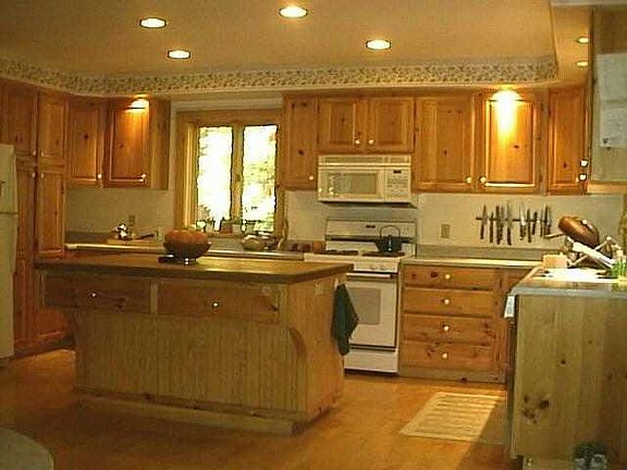 2nd image of 2585 Cedar Ln