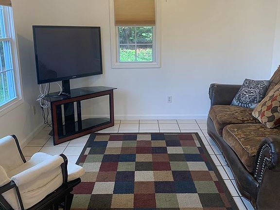 3rd image of 5 Rosehill Dr