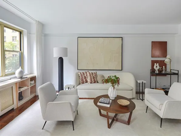 415 East 52nd Street image 4 of 11