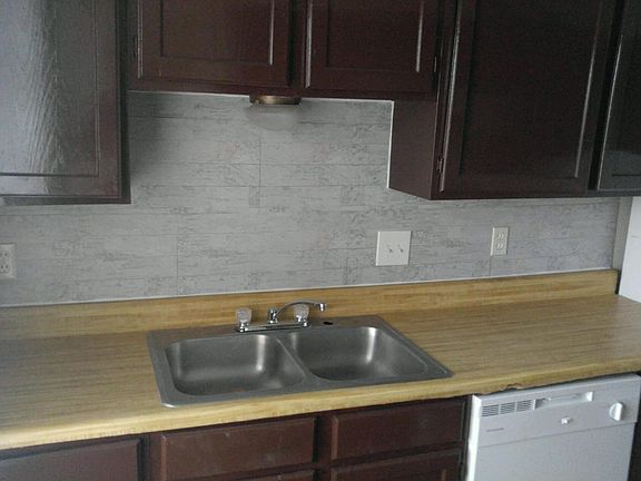 4th image of 815 Woodland Ct