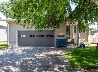 713 4th Ave SW, Jamestown, ND 58401