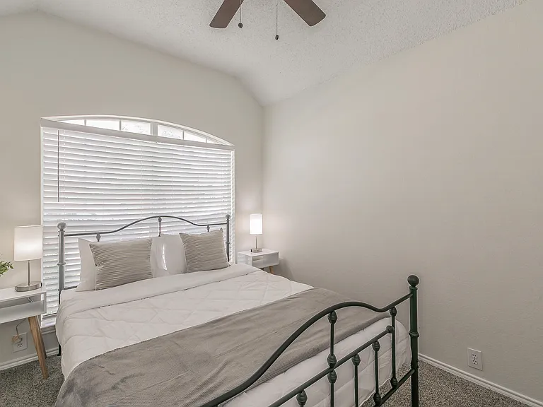 7017 Chateau Dr — Photo 10