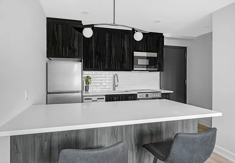 658 Somerset St W #101 — Photo 3