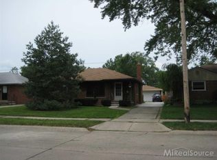 20821 Erben St, Saint Clair Shores, MI 48081