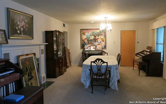 3rd image of 218 Primrose Pl