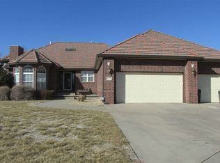 1009 N Woodridge Ct, Wichita, KS 67206
