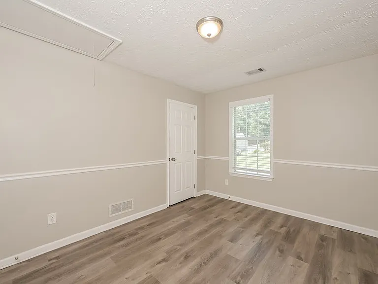 810 Windsor Dr — Photo 13