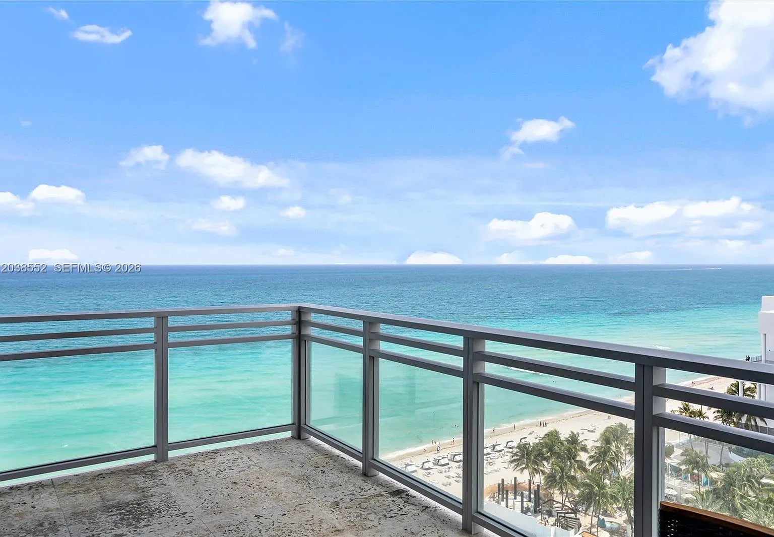 Diplomat Oceanfront Resid — Photo 2