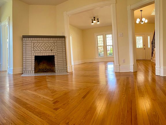 5th image of 208 S Elm St
