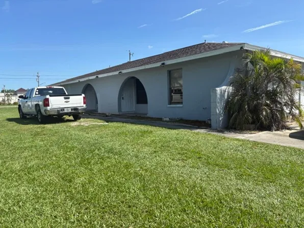 1110 SE 9th Ct, Cape Coral, FL 33990