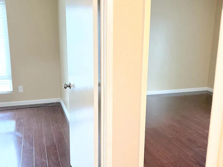River House Apartments — Photo 11
