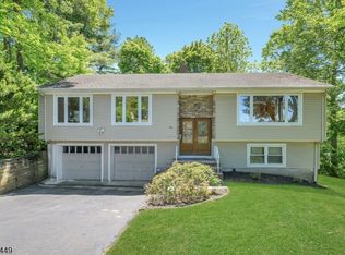 34 Bear Brook Ln, Livingston Twp., NJ 07039