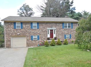 226 Grist Mill Dr, Beckley, WV 25801