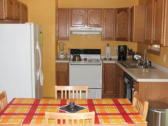 3rd image of 4574 E Laketon Ave