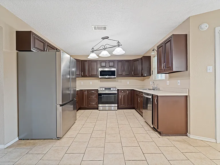 303 Carly Dr — Photo 9