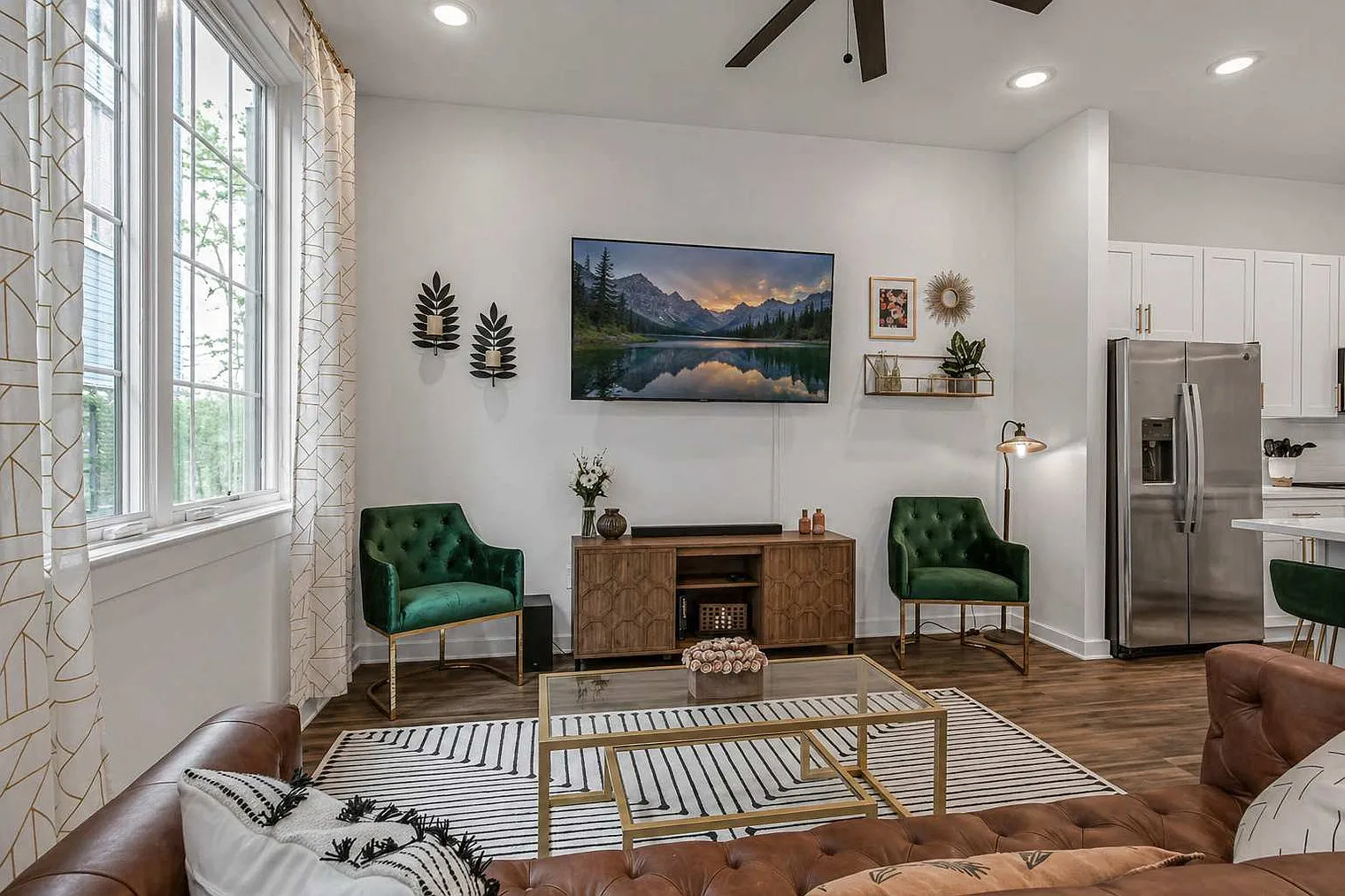 4 bed, 4.0 bath, 1926 sqft, $7,686 — Photo 2