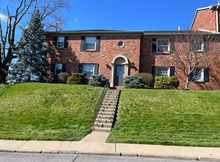 694 Robinwood Dr APT D, Pittsburgh, PA 15216