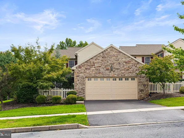 2271 Southpoint Dr, Hummelstown, PA 17036