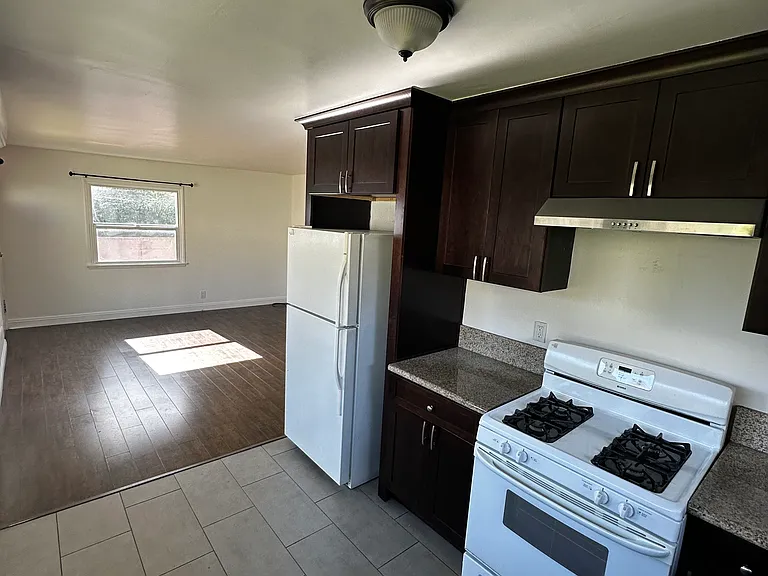 1324 N Avenue 56 — Photo 7