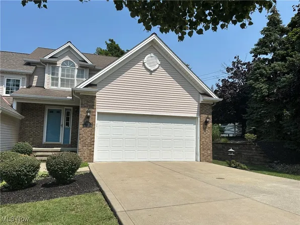 91 Sunset Cove Cir, Eastlake, OH 44095
