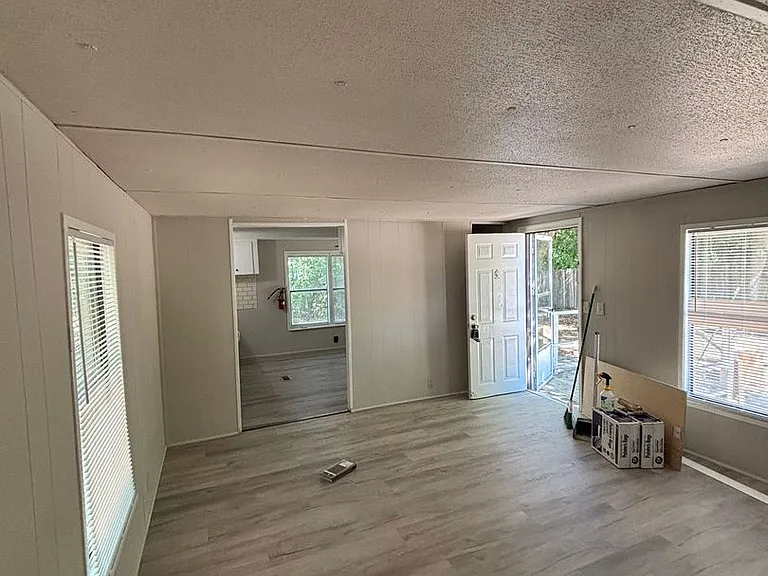 320 Dreher Rd — Photo 4