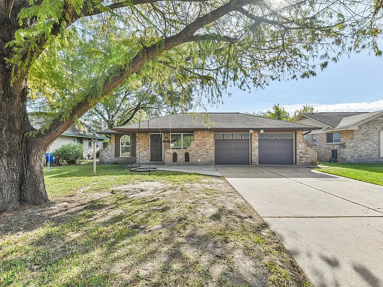 7623 Yellow Pine Dr — Photo 2