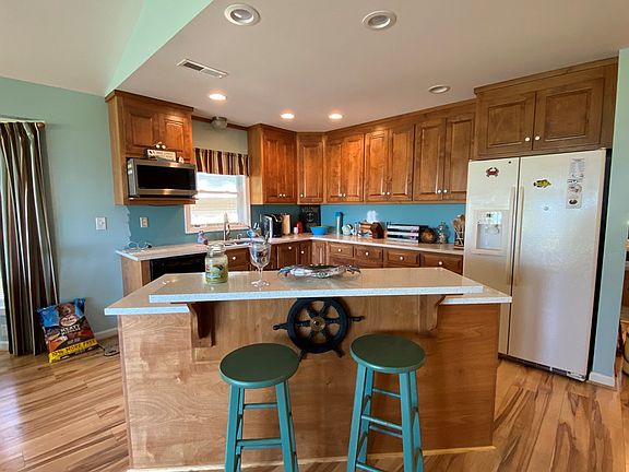 4th image of 724 Bay Quarter Dr